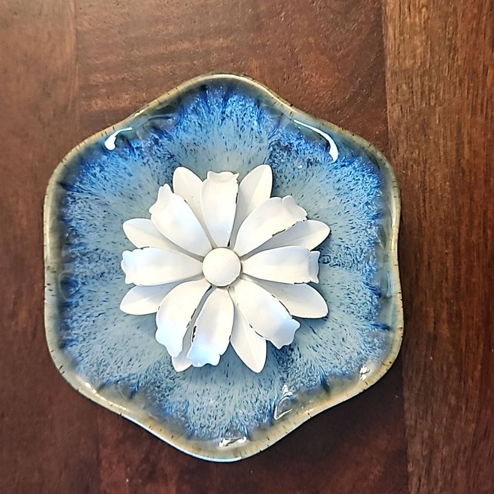 White Vintage Flower Brooch